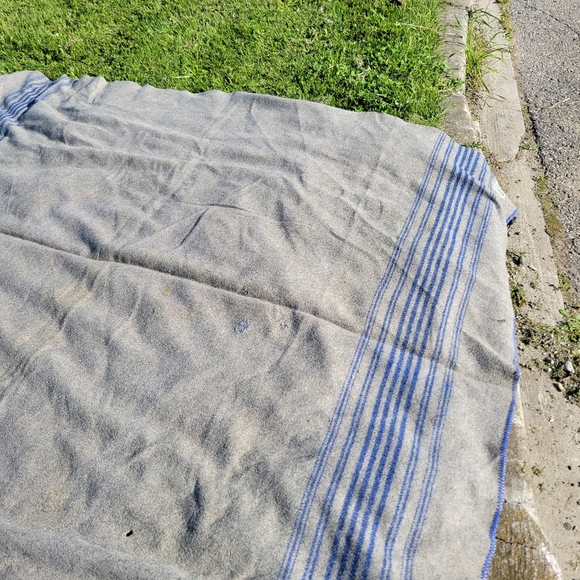 vintage 1950s 100% wool blanket, Horn Brothers, made in Canada, grey blue stripe - Picture 2 of 8